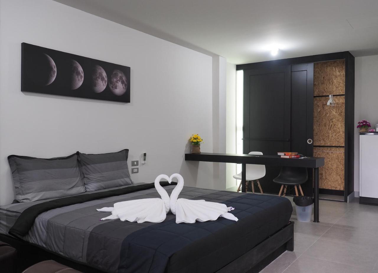 Beam House Hotel Patong Buitenkant foto