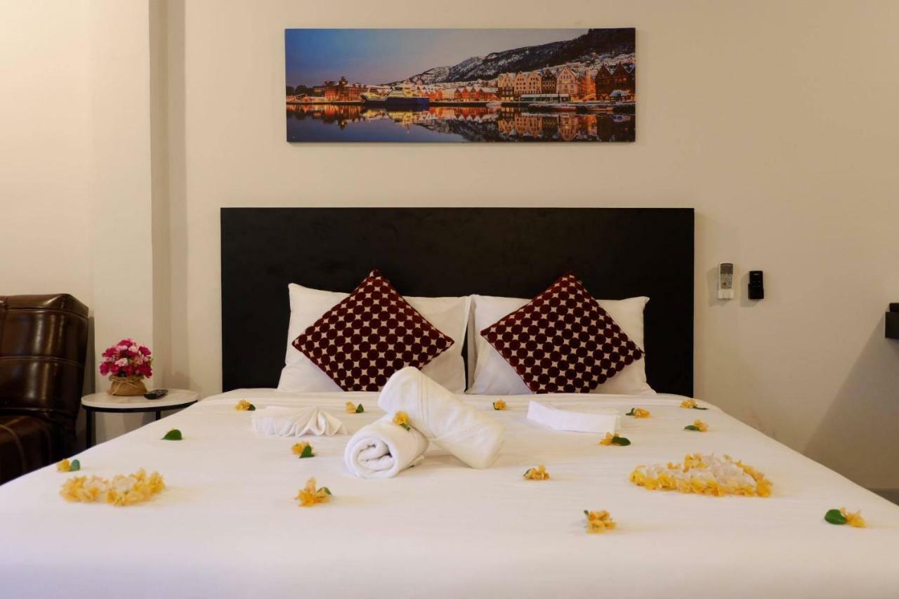 Beam House Hotel Patong Buitenkant foto