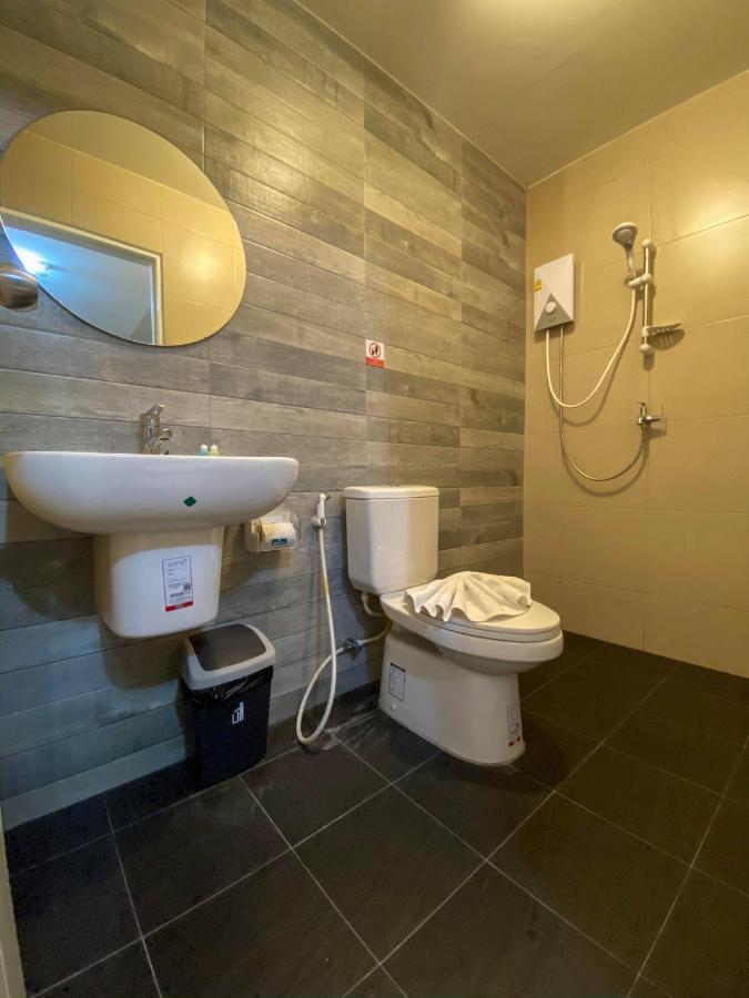 Beam House Hotel Patong Buitenkant foto